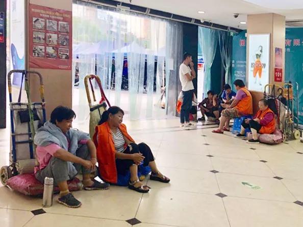 杭州四季青女装批发档口直播,直播杭州四季青女装大清仓