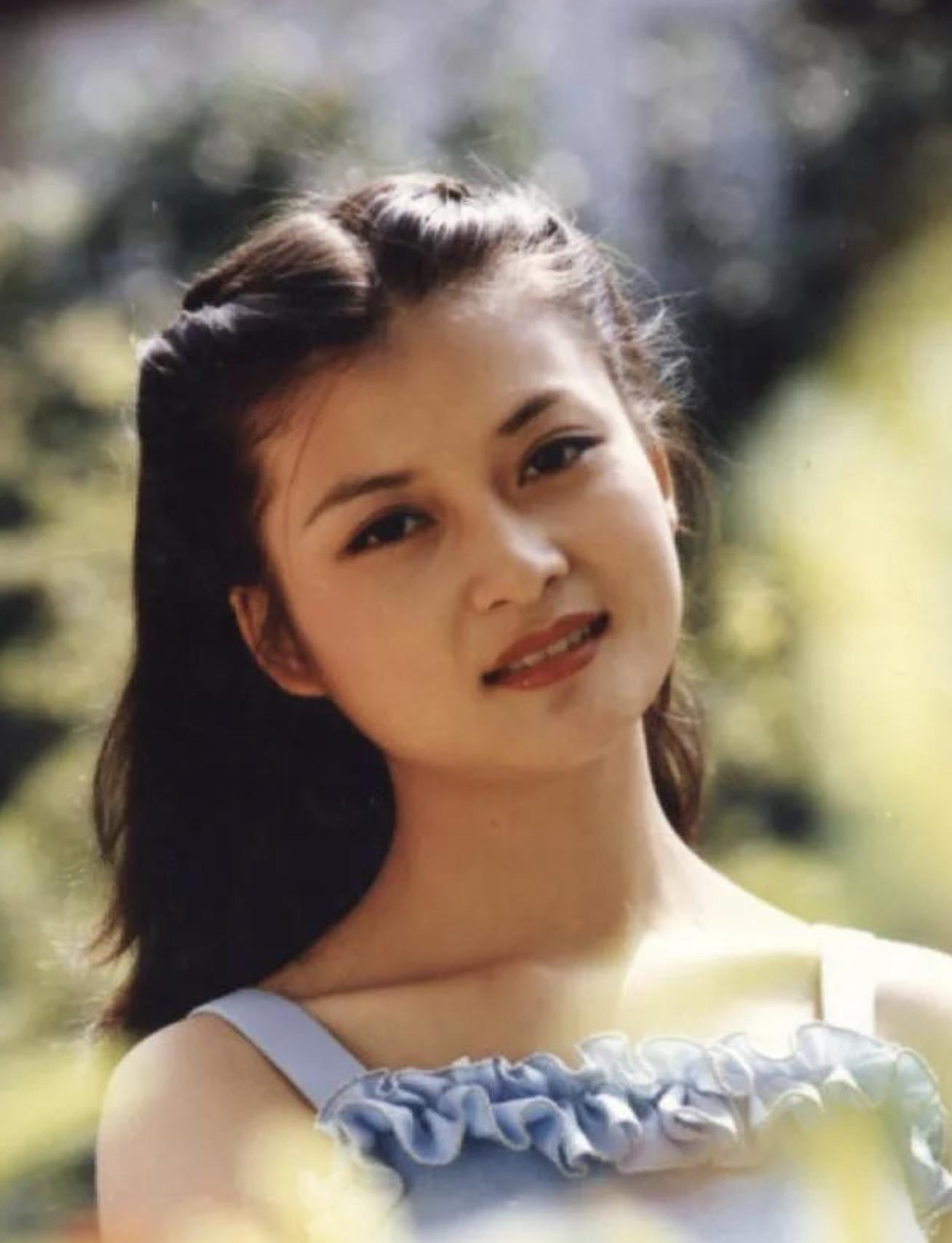 朱晓琳1984年妈妈的吻专辑完整版,朱晓琳第一次唱妈妈的吻歌曲视频