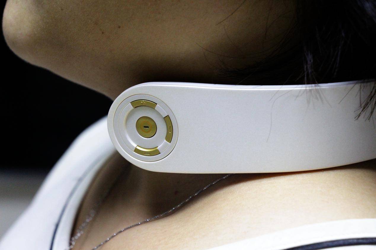 15档力度调节，缓解你颈部酸痛：图拉斯颈部按摩仪体验
