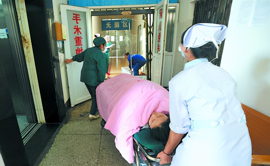 在手术室里，医生都不穿*裤内**，患者不准穿衣服？医生亲自为你揭秘