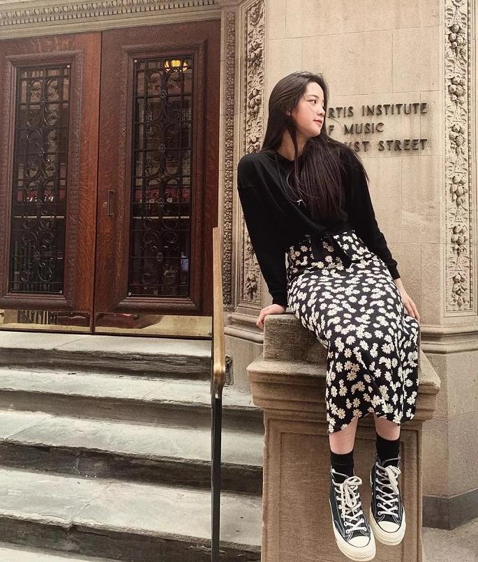 欧阳娜娜真女神轻松驾驭各种穿搭,欧阳娜娜小众品牌裙子