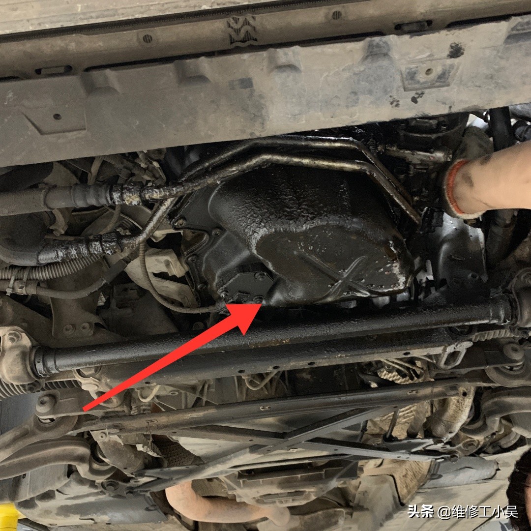 奥迪机油一直没换可以吗,奥迪提示机油不足可以直接加么