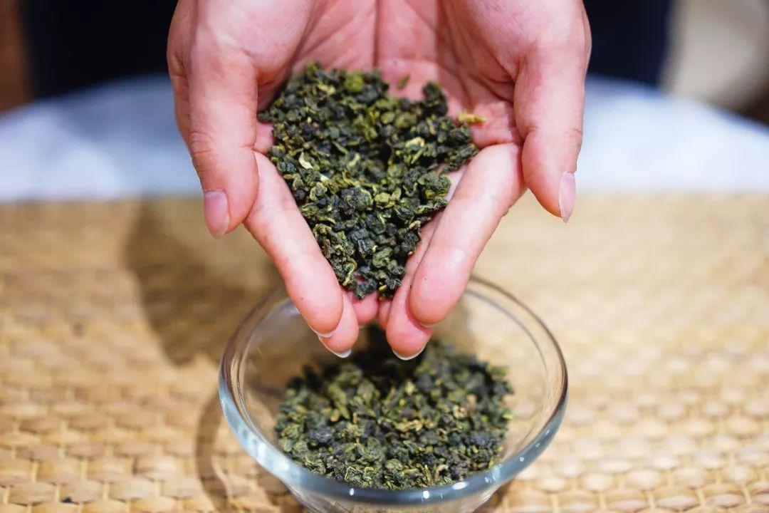侯彩擂奶茶 (侯彩擂奶茶加盟店价格)