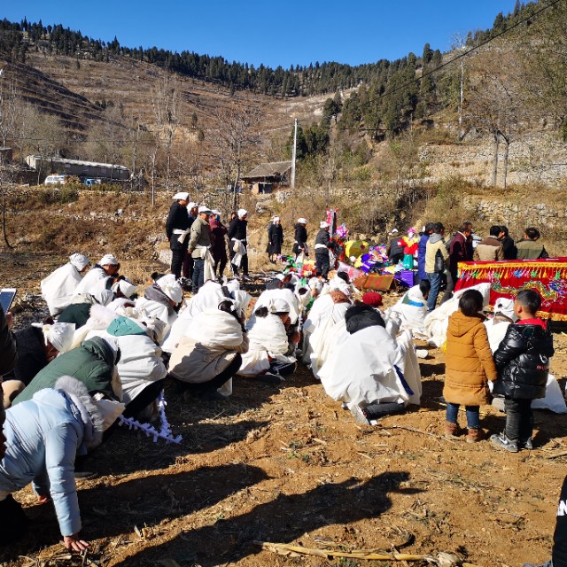 农村不火葬实行土葬是真的吗,山区可以土葬吗