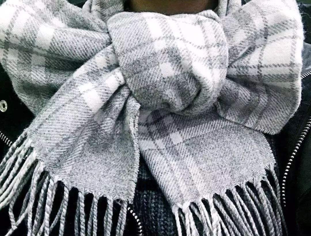 冬天戴围巾欧美,冬天围巾这样系百搭时尚