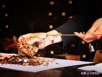 军医马群,子承父业的医生