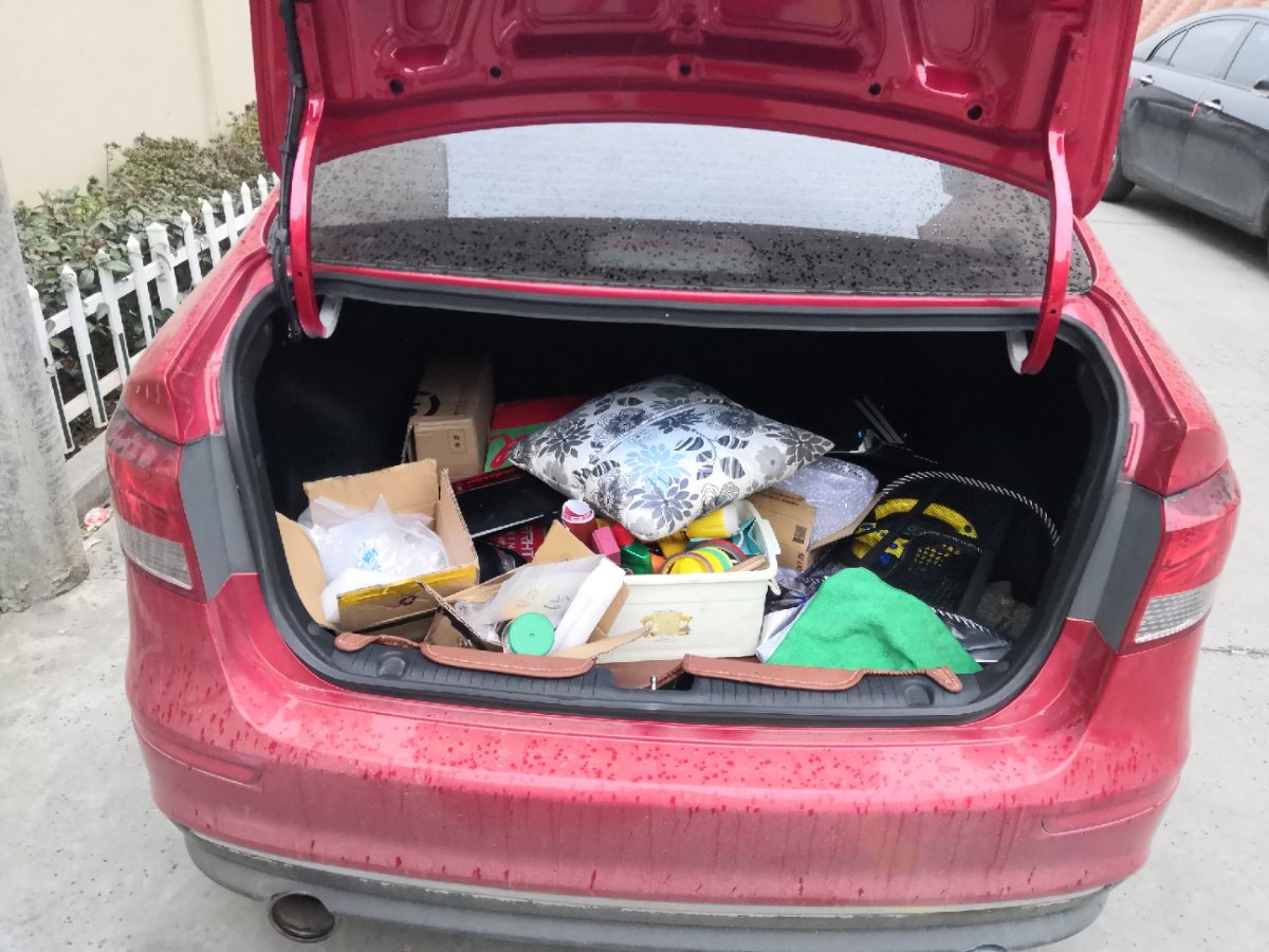 红色起亚k2怎么改装好看,12款起亚k2爆改