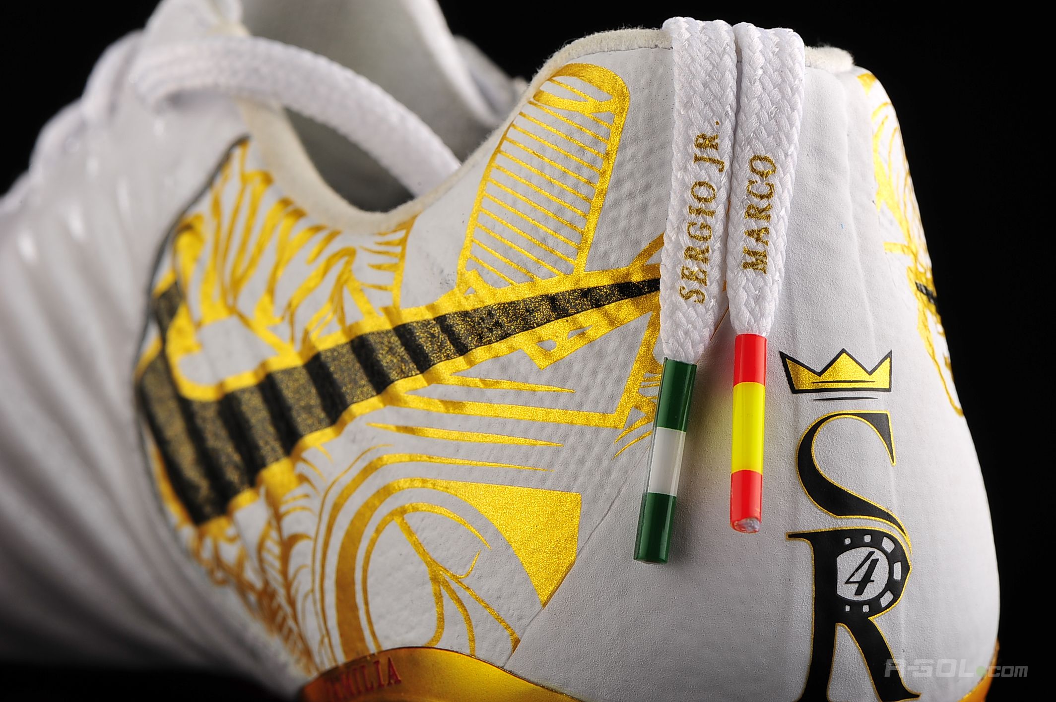 梅西和c罗为什么没有签名鞋,c罗刺客黑球鞋