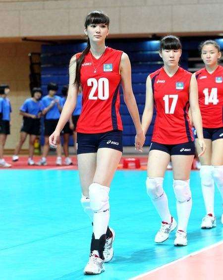 80年代女排为什么穿长袖,中国女排球衣改良