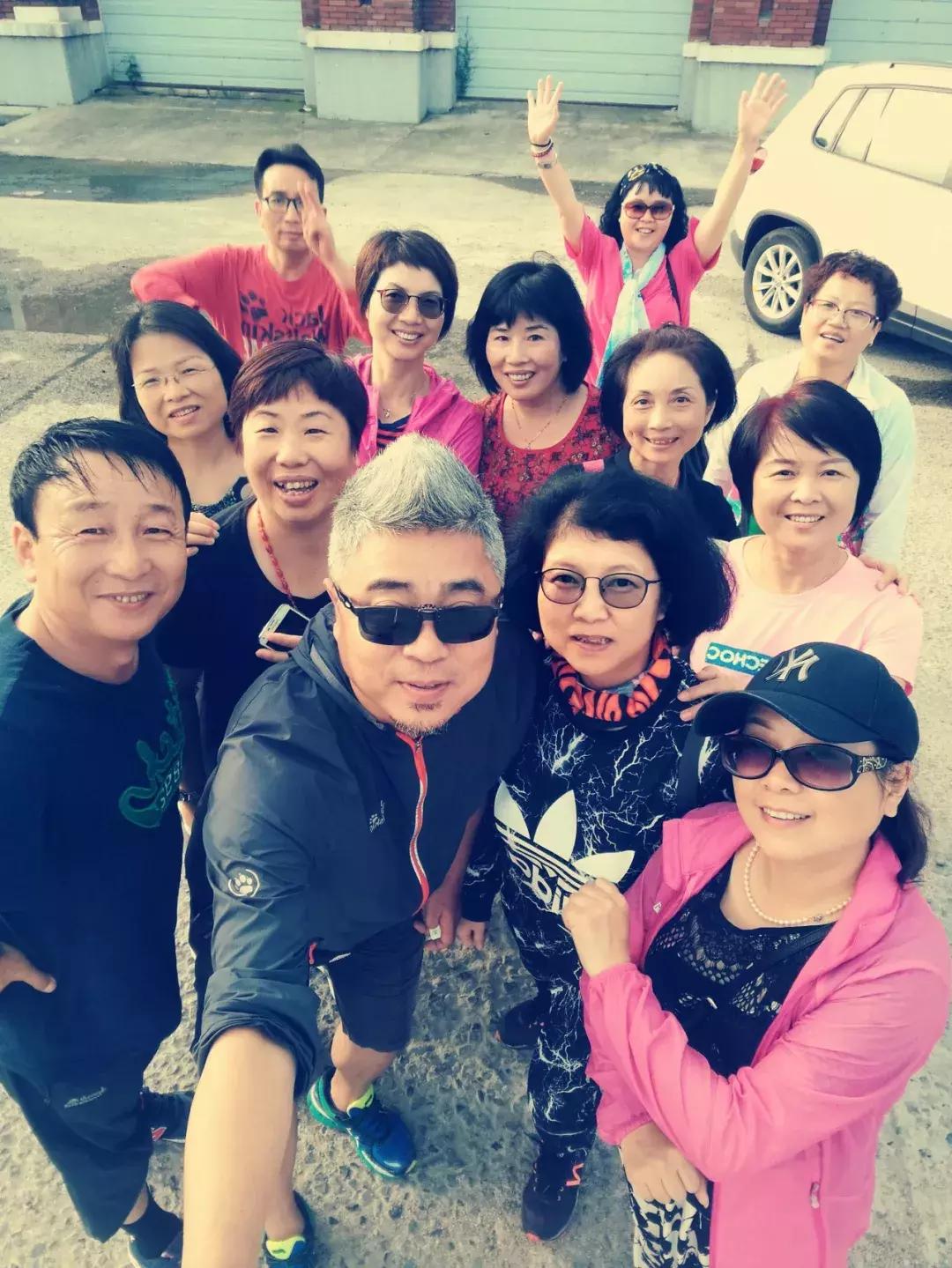 几个闺蜜自驾游的视频,一群闺蜜旅行视频