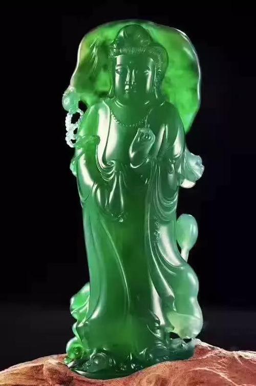 翡翠和玉的区别怎么区分,翡翠手镯的颜色怎么区分贵和便宜