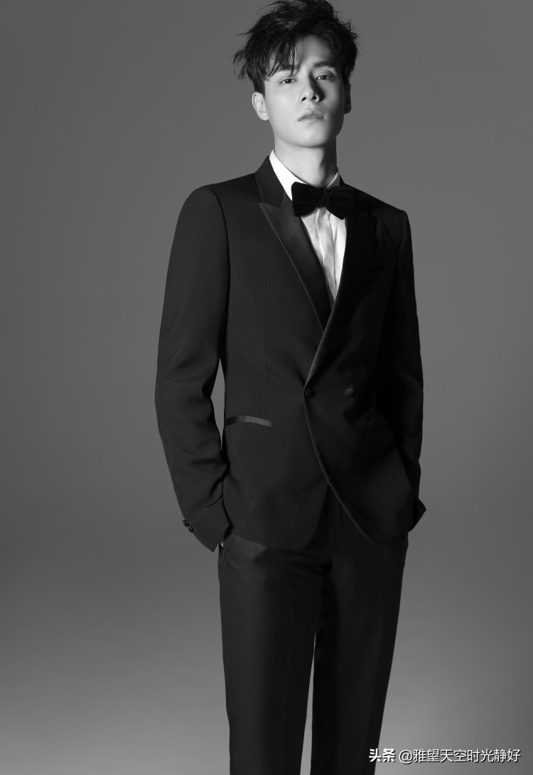 痞帅风男明星壁纸黑色,黑色西装壁纸