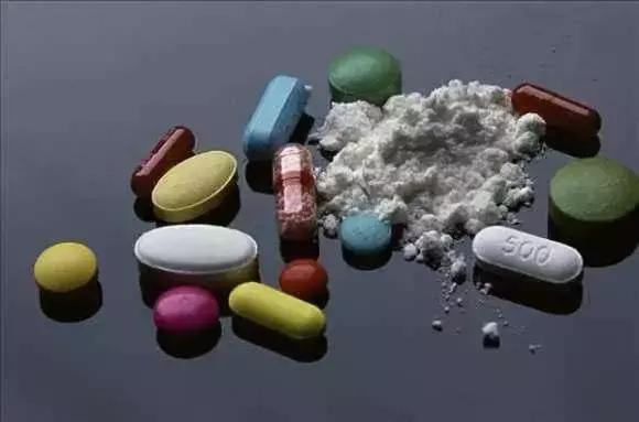 吃药饮水有讲究,吃药一定要用温开水