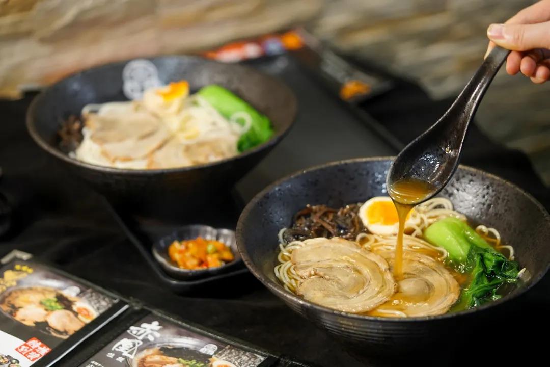 东西巷火了4年的“爱情”小店，老板竟然师从日本“拉面之神”