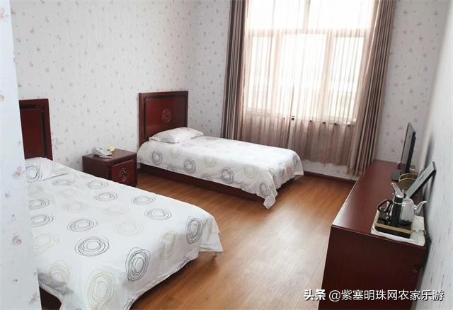 全靠8根钢柱支撑的玻璃栈道你敢挑战吗？保定狼牙山泽疆公寓酒店