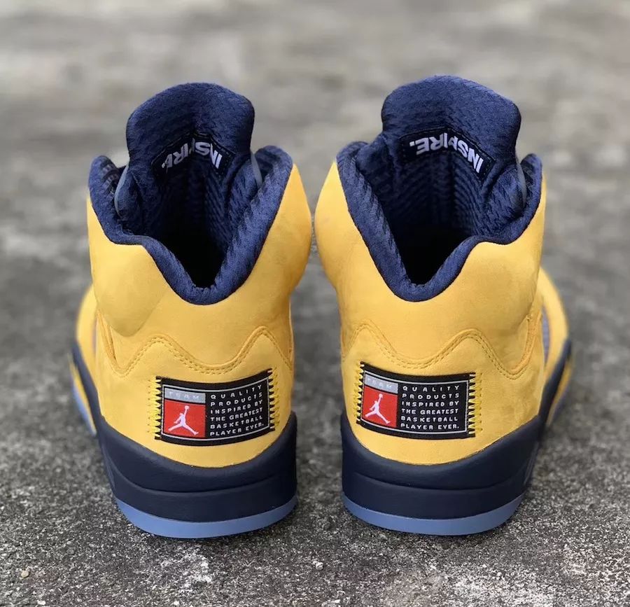 鞋穿不炒｜热门鞋款暴跌，AJ1红丝绸降了4K+，YEEZY满天星降了6K+