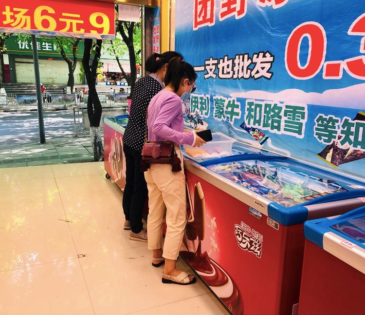 打工一天！揭秘全重庆同个套路的“江苏炒货”如何秒变雪糕批发