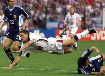 欧文谈假摔,分析欧文假摔裁判误判的原因