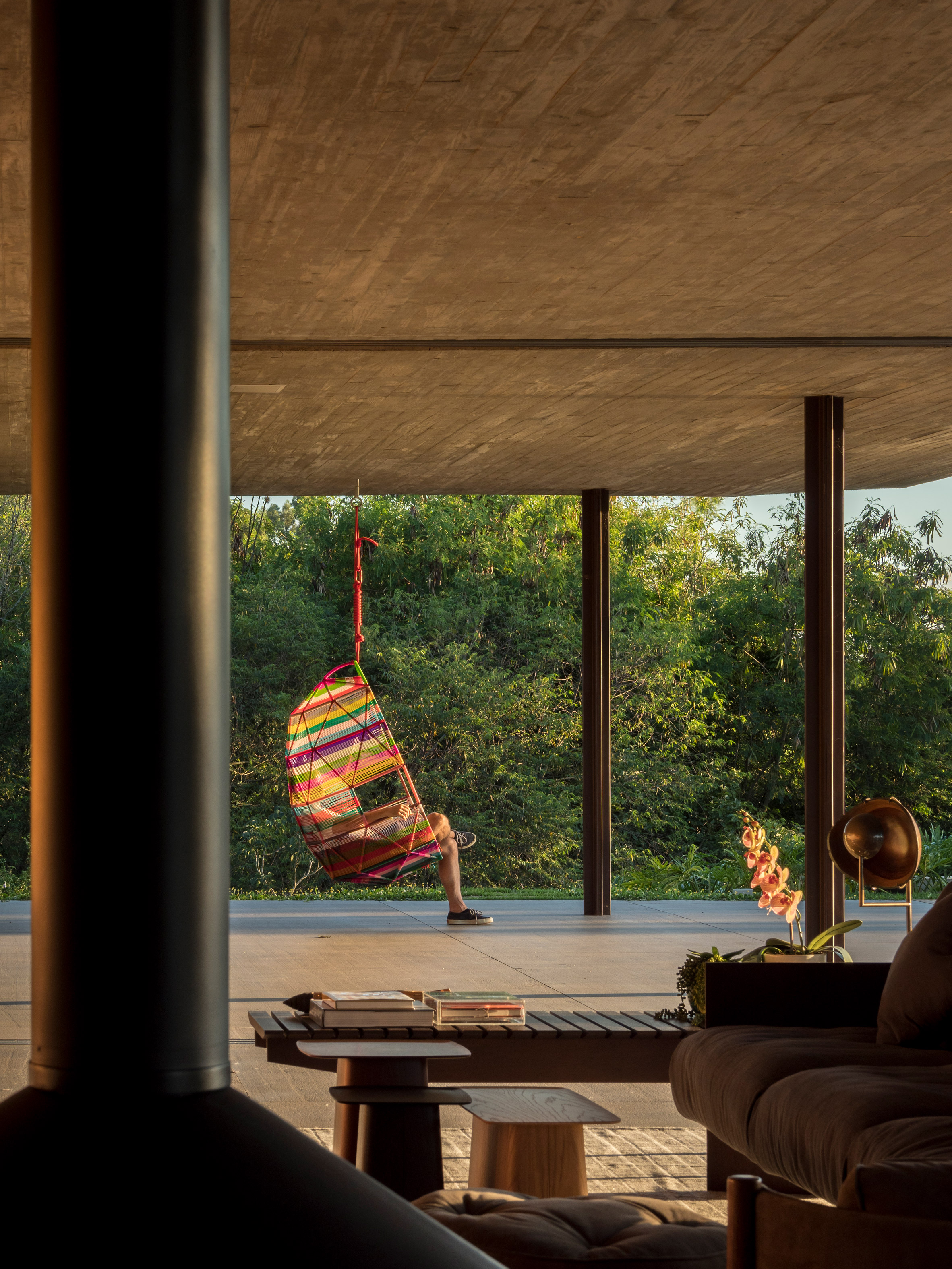 1000m²屋顶满种绿草，消隐在田园水光里的家