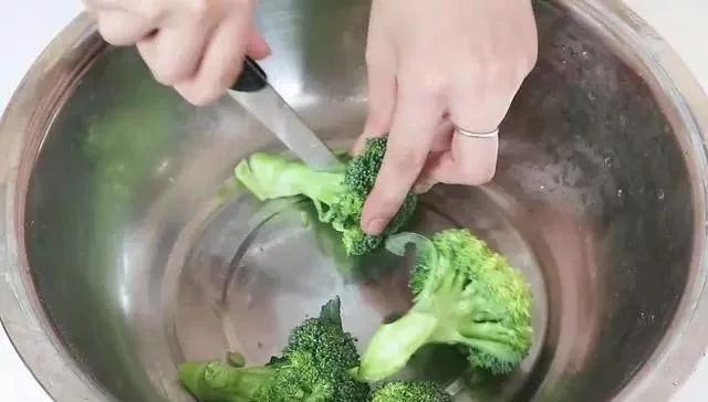 西兰花焯水能去除脏东西吗,用什么把西兰花的脏东西整出来