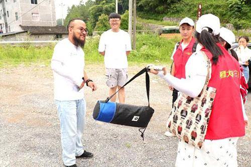 湖南小伙返乡创业种蔬菜,农村小伙创业卖花