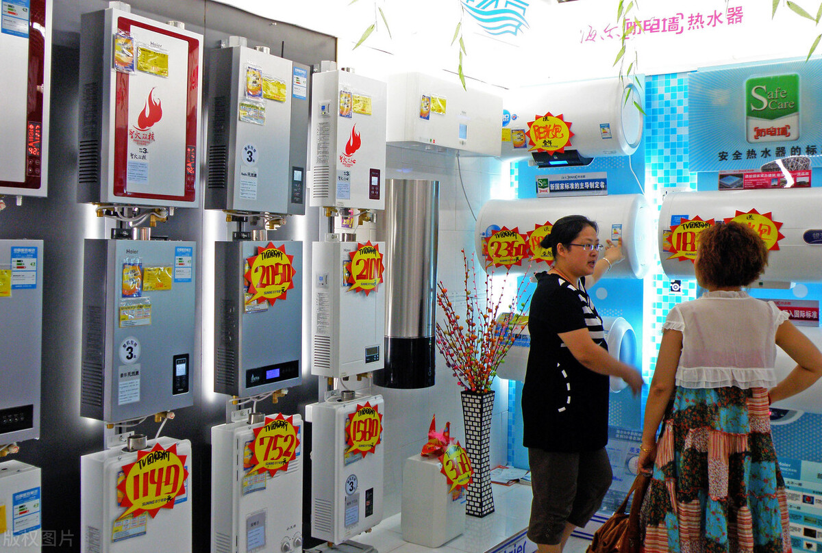 买家电网上买还是店里买,买家电网上买好还是去实体店好