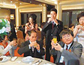 回忆里的雪完整视频,蜜雪薇琪陈小春合唱