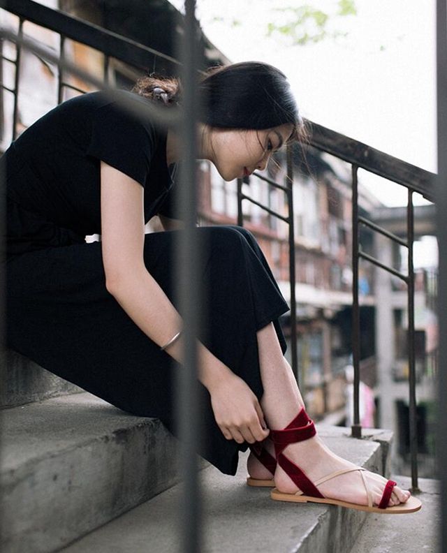 让人惊艳值得收藏女鞋店铺,十大高颜值女鞋店铺