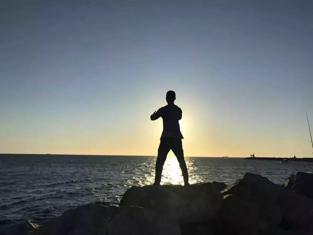 站着不动也能锻炼,站着不动是练什么功夫