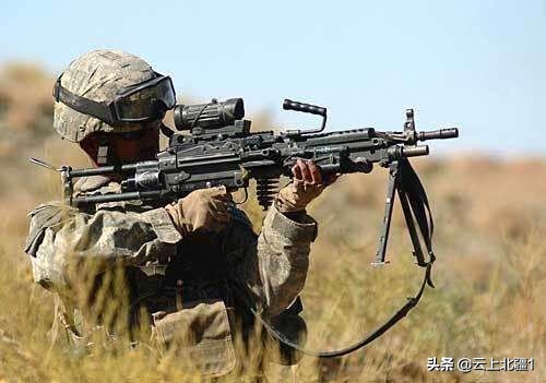 美军现役m240机枪,m249机枪软弹枪