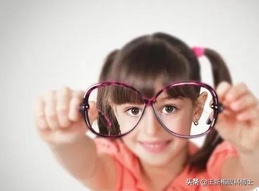 0.01%阿托品的正确使用方法,0.01阿托品滴眼液滴时关注事项