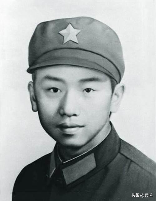 我军迷路战士路遇蟒蛇，顺藤摸瓜俘虏2名越南女特工