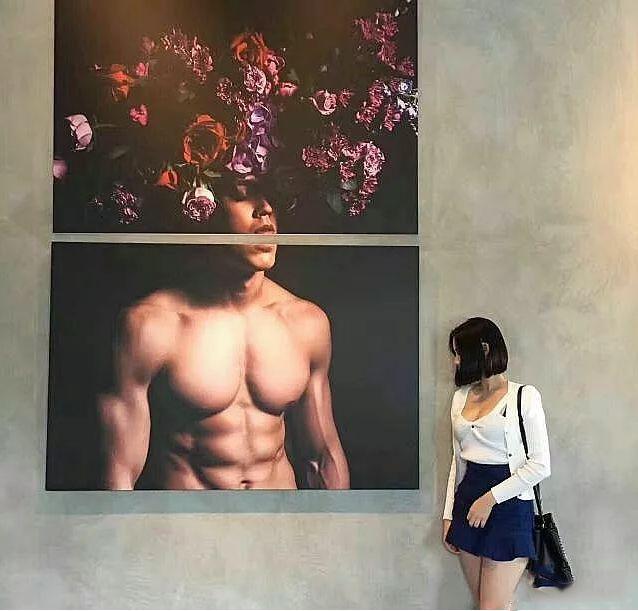 混血肌肉男模被“硬核阿姨”袭胸？她们做了我不敢做的事！