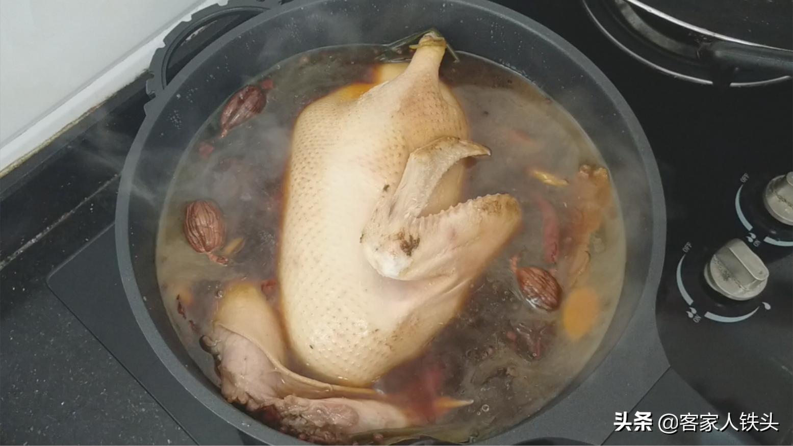 秘制咸香焖鸭肉,咸香煎鸭肉