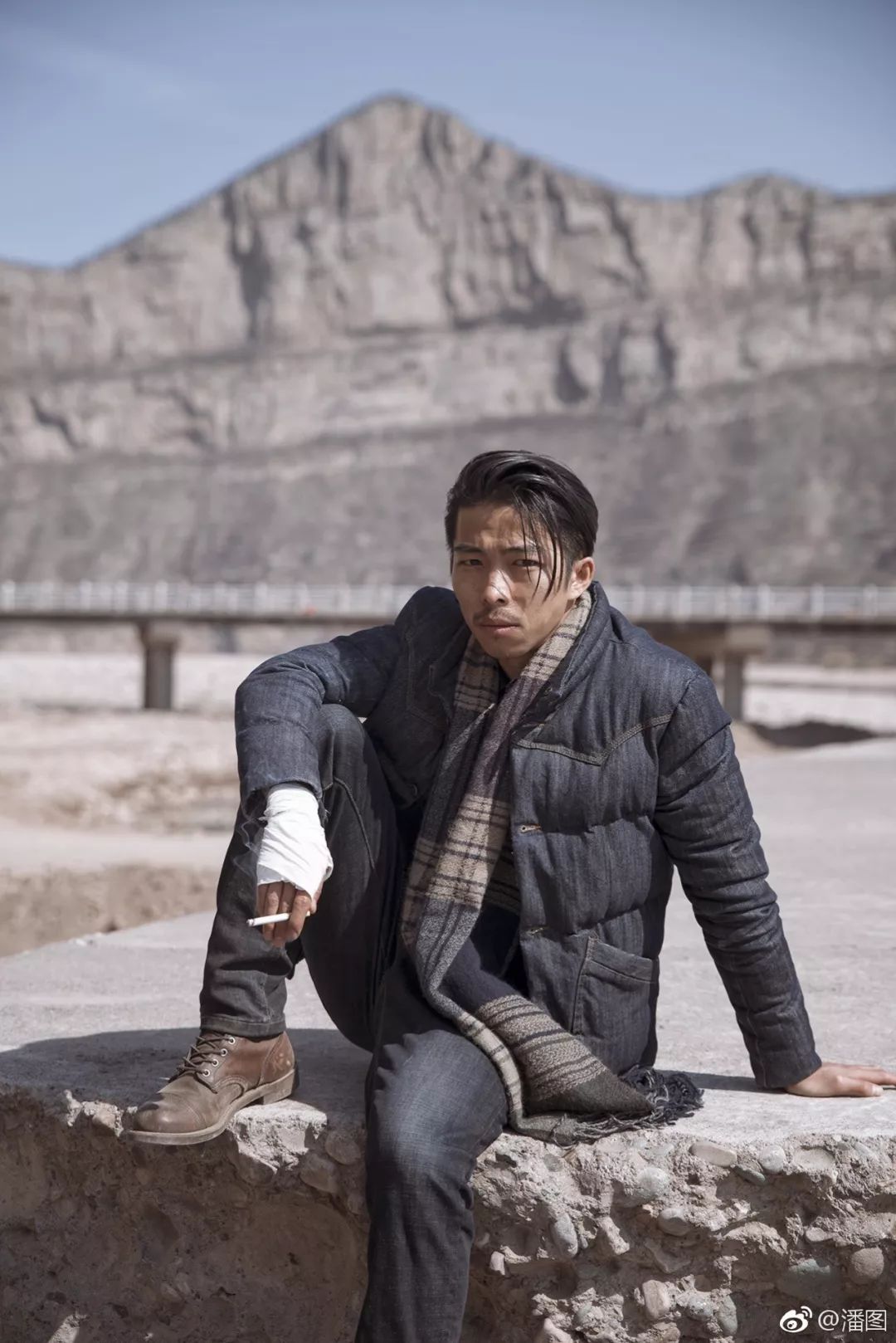 大象席地而坐有人说话,大象席地而坐