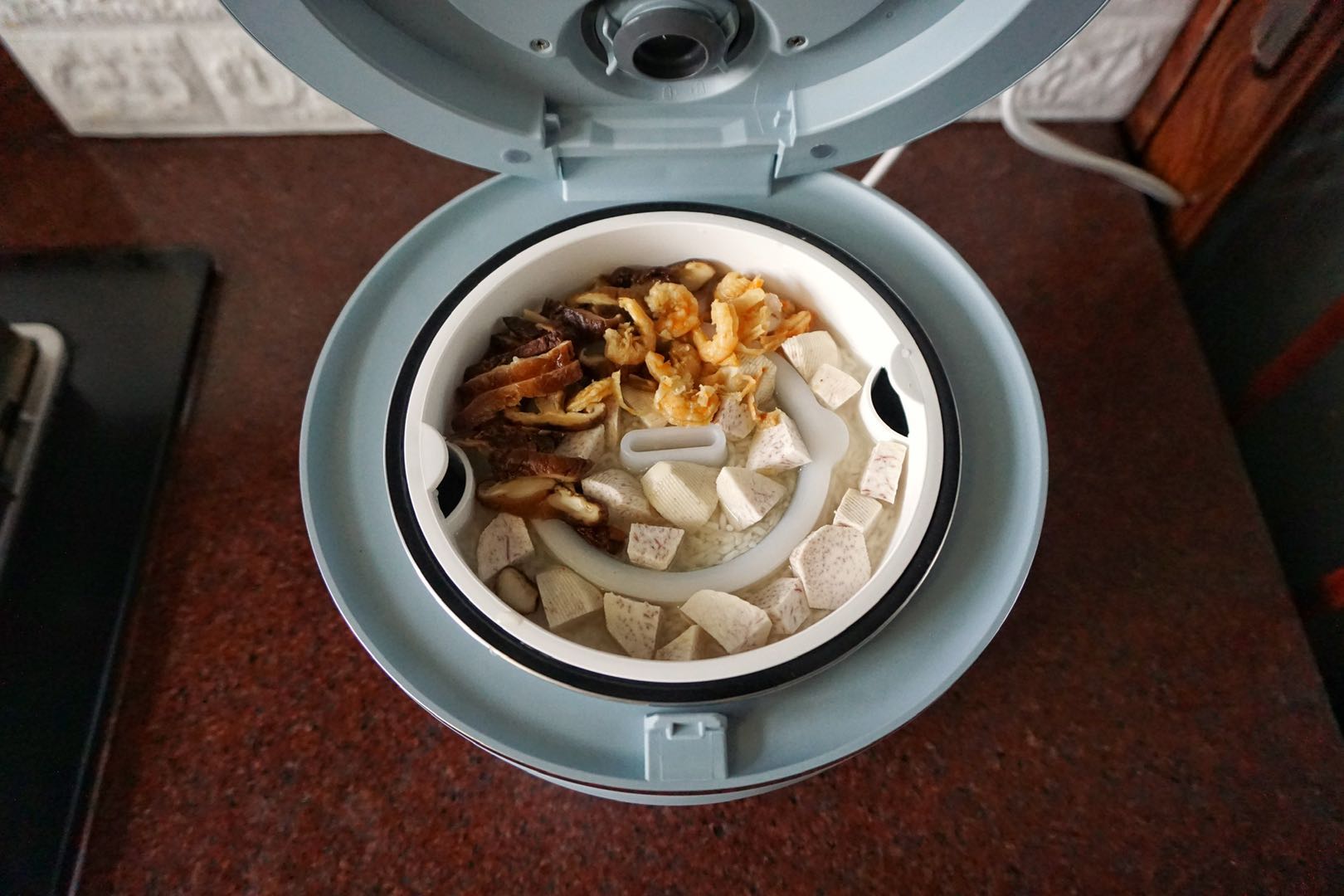 腊味煲仔饭美味飘香,腊味煲仔饭口味