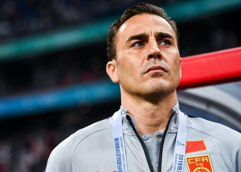 国足一场比赛三个失误名场面,国足1:3名场面