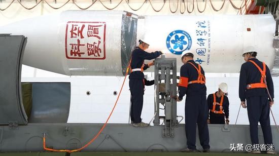 快舟一号甲火箭成功发射,一箭九星长征十一号海上发射成功