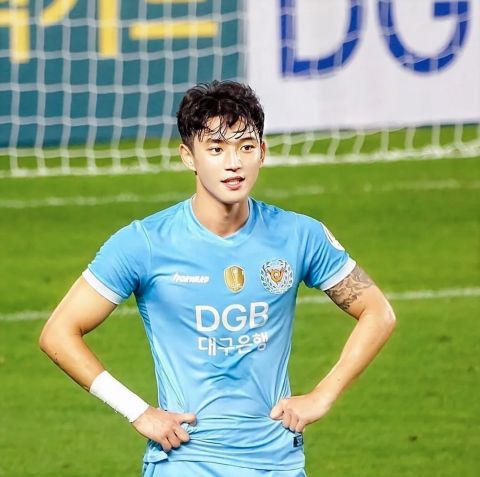 韩国足球运动员郑胜元身高体重,韩国运动员郑胜元踢球视频