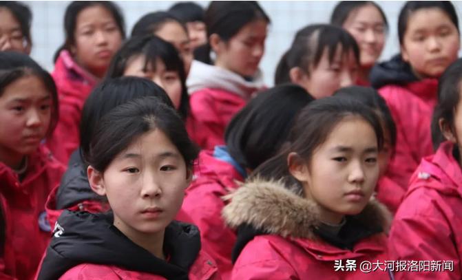 精彩追梦，扬帆起航---洛龙区龙城双语初中举行2018-2019学年第二学期开学典礼暨表彰大会