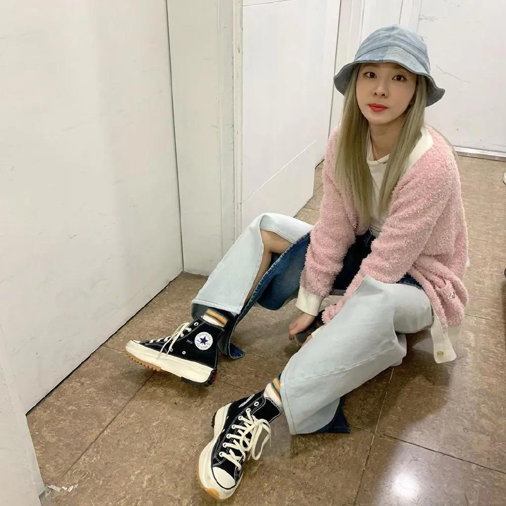易烊千玺权志龙同款鞋,易烊千玺权志龙造型