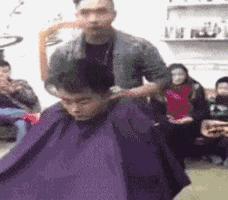 去按脚碰到前女友，怎么化解尴尬