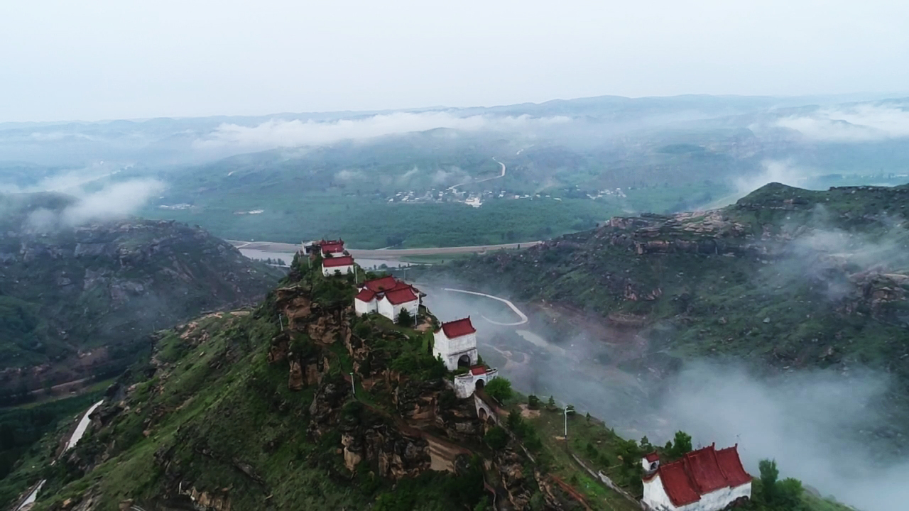 云雾缭绕老君山,云雾缭绕白云观