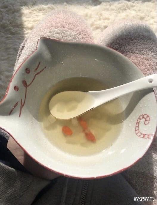 张馨予网购又被骗？买消毒液收到空瓶子，晒店铺消失页面