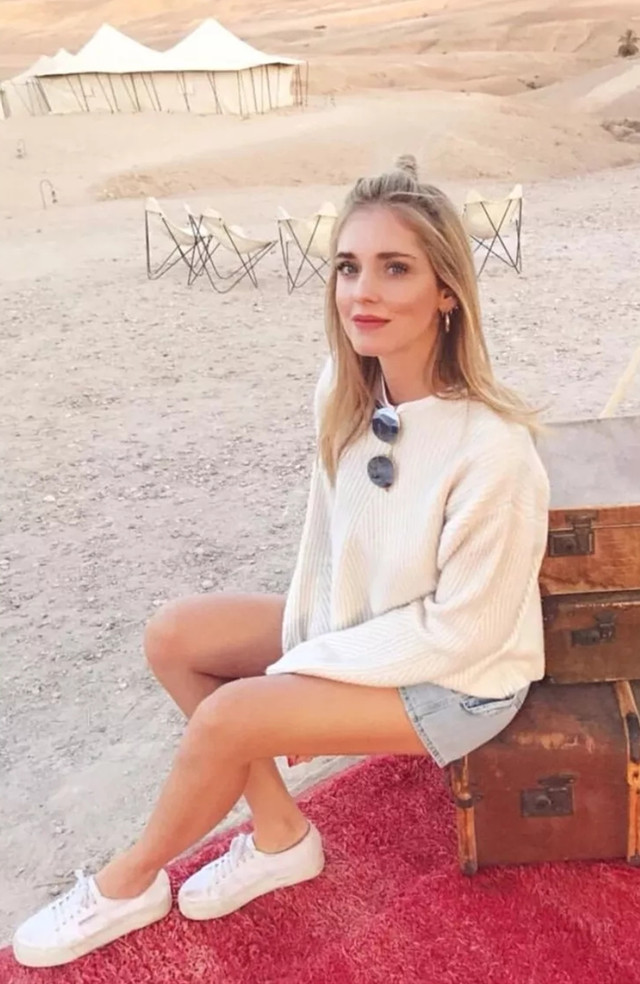 帆布鞋真的百搭吗,帆布鞋百搭又好看可是容易脏