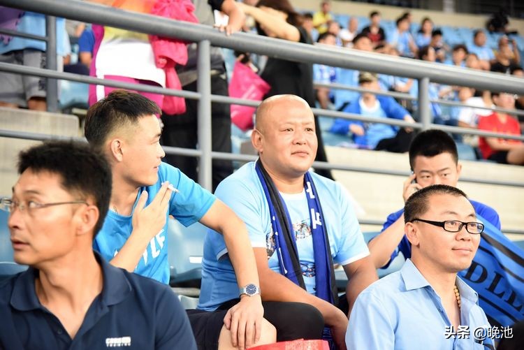 大连人对阵北京国安精彩回放,大连一方山东鲁能球迷助威