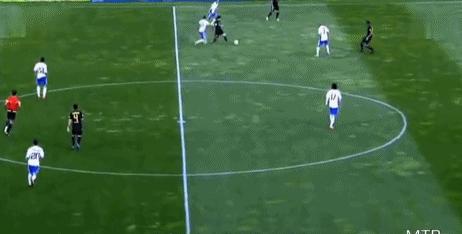 19岁的梅西被多次放铲,梅西被铲完整版