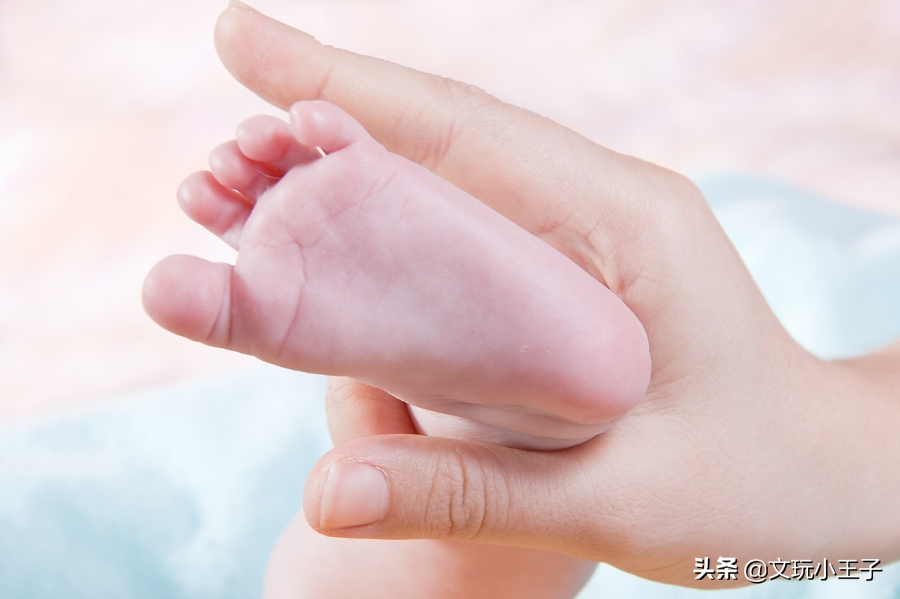 给宝宝戴什么样的首饰安全,适合宝宝戴的首饰