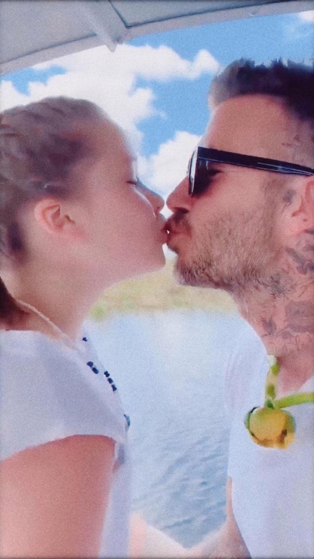 女大十八变!卡纳瓦罗为女儿举办成人礼玛丁娜神似卡帅成性感女神