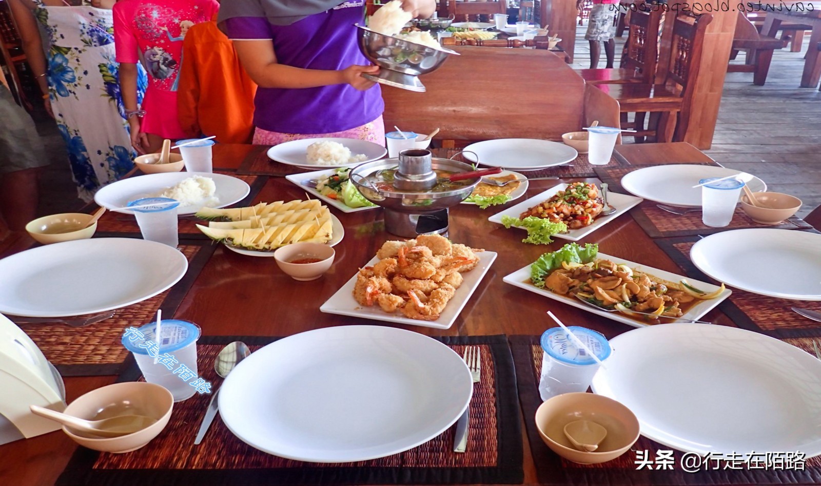 泰国唯一的回民村：房子踩高跷、足球水上踢，饭菜最难吃